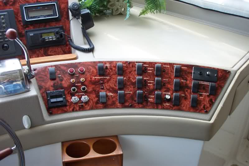 Bayliner 4788 - Pilot House Switch Panel